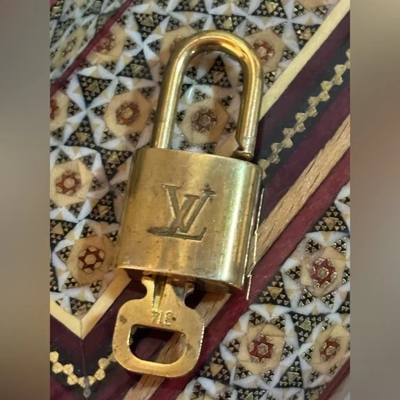 🇫🇷 #314 Louis Vuitton Brass Padlock with Key #314 - Picture 1 of 8